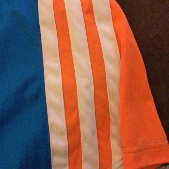 Large Adidas shorts - Picture 2 of 4
